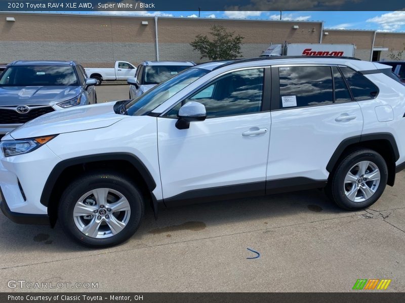 Super White / Black 2020 Toyota RAV4 XLE AWD