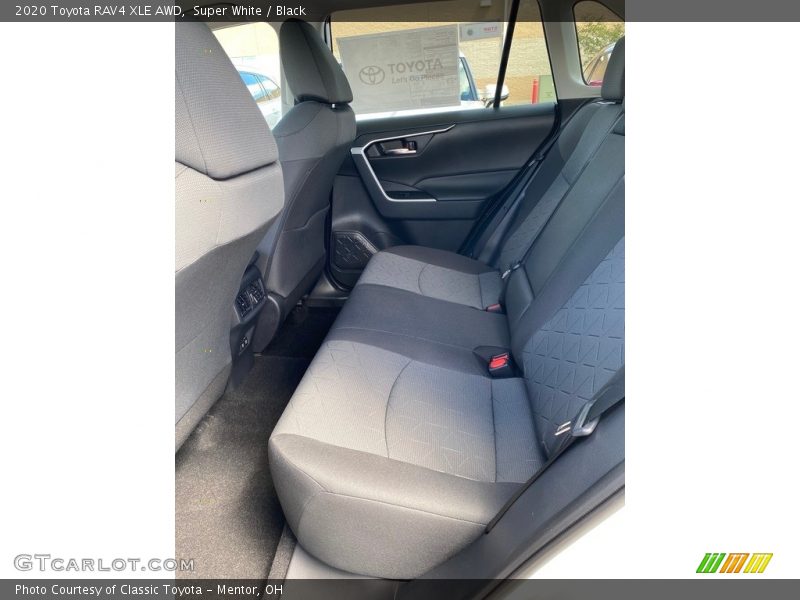 Super White / Black 2020 Toyota RAV4 XLE AWD