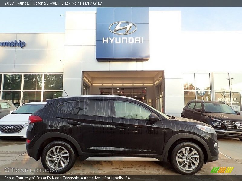 Black Noir Pearl / Gray 2017 Hyundai Tucson SE AWD