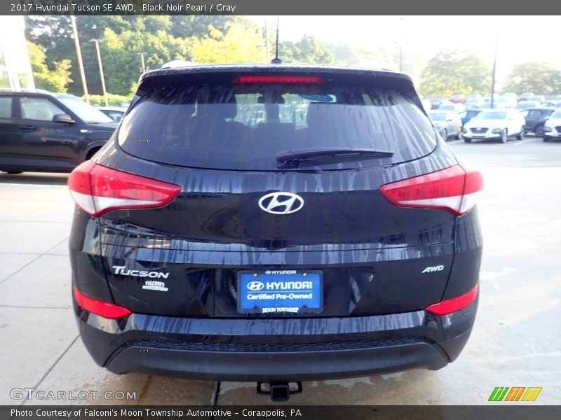 Black Noir Pearl / Gray 2017 Hyundai Tucson SE AWD