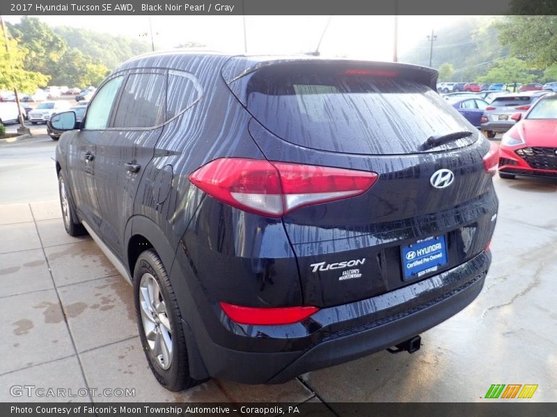 Black Noir Pearl / Gray 2017 Hyundai Tucson SE AWD