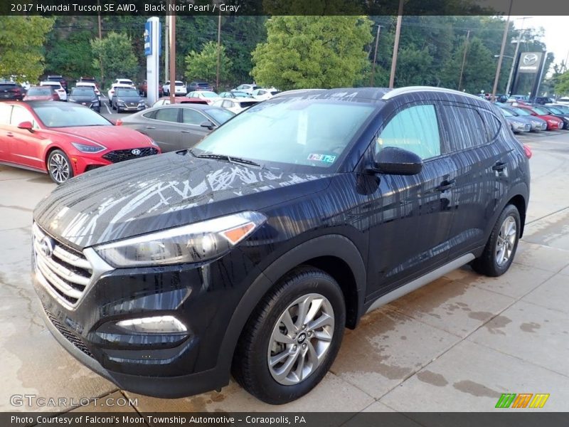Black Noir Pearl / Gray 2017 Hyundai Tucson SE AWD