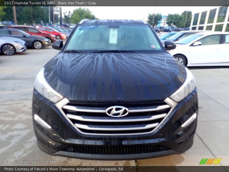 Black Noir Pearl / Gray 2017 Hyundai Tucson SE AWD