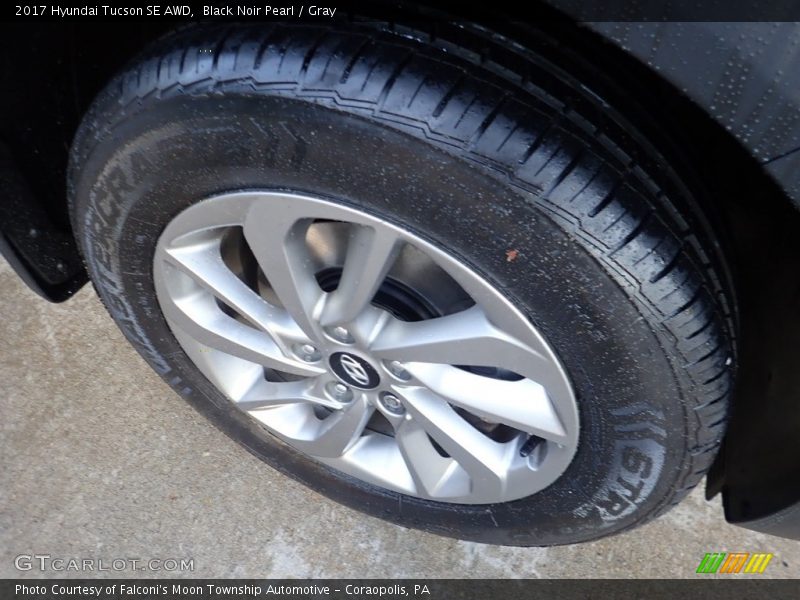 Black Noir Pearl / Gray 2017 Hyundai Tucson SE AWD