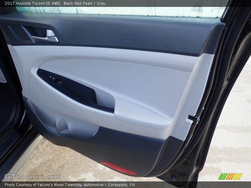 Black Noir Pearl / Gray 2017 Hyundai Tucson SE AWD