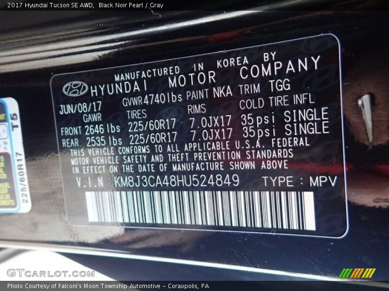 Black Noir Pearl / Gray 2017 Hyundai Tucson SE AWD