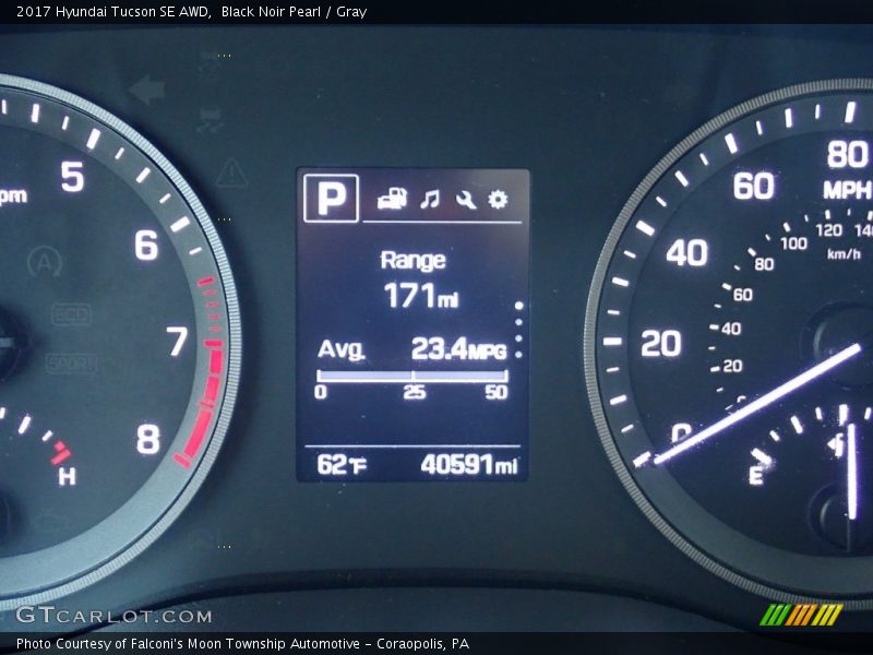 Black Noir Pearl / Gray 2017 Hyundai Tucson SE AWD