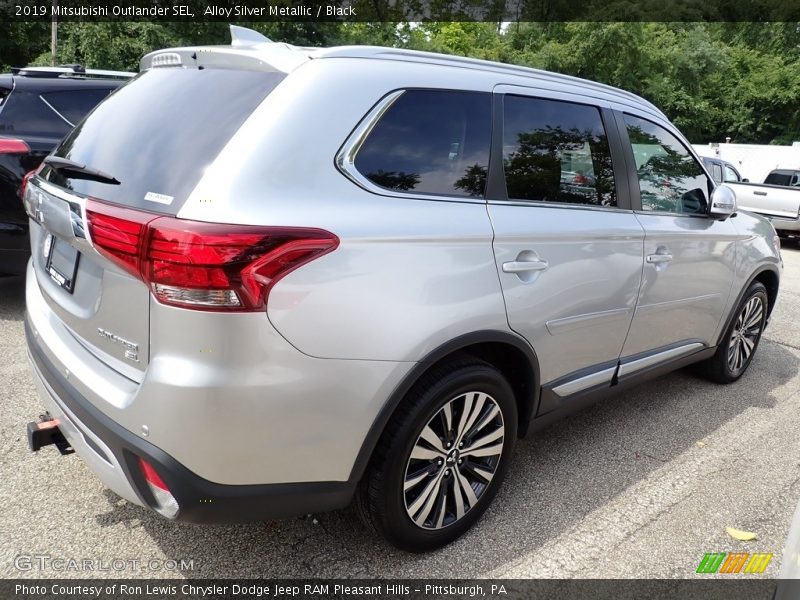 Alloy Silver Metallic / Black 2019 Mitsubishi Outlander SEL