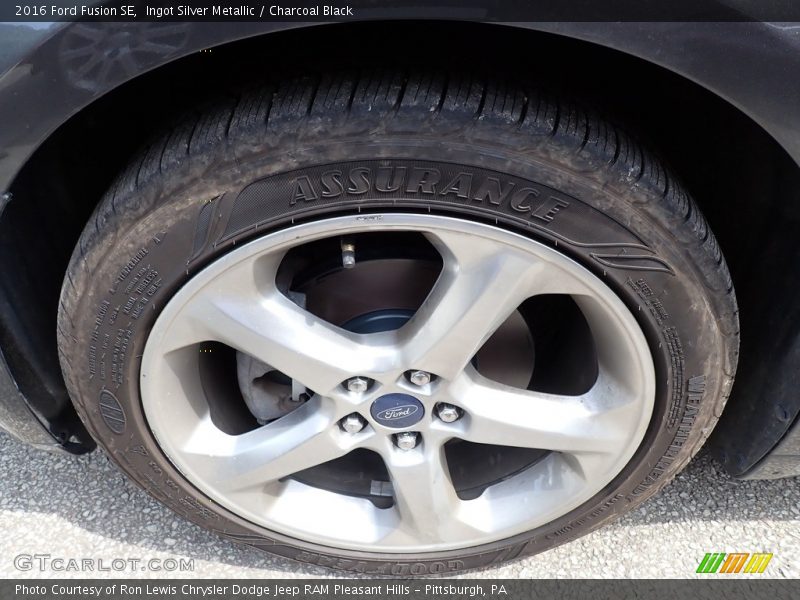 Ingot Silver Metallic / Charcoal Black 2016 Ford Fusion SE