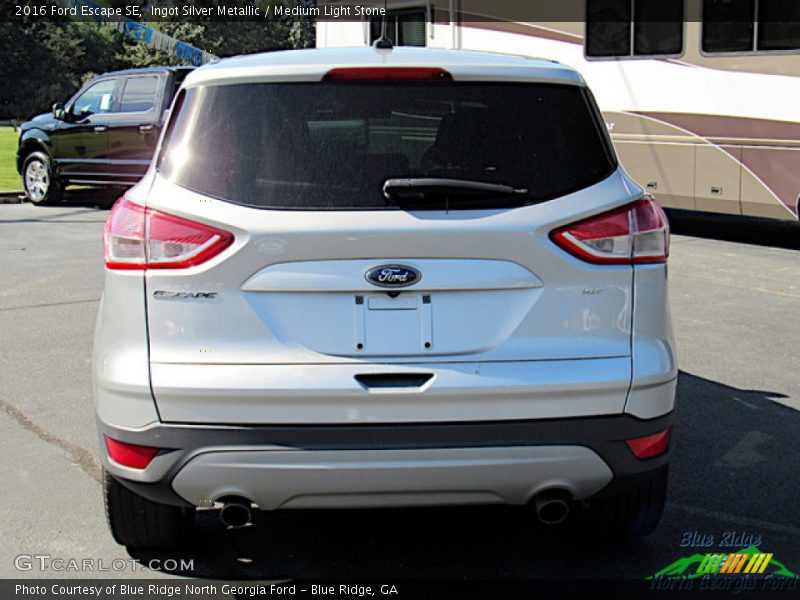 Ingot Silver Metallic / Medium Light Stone 2016 Ford Escape SE
