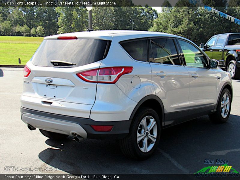 Ingot Silver Metallic / Medium Light Stone 2016 Ford Escape SE