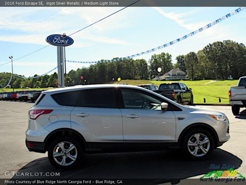 Ingot Silver Metallic / Medium Light Stone 2016 Ford Escape SE