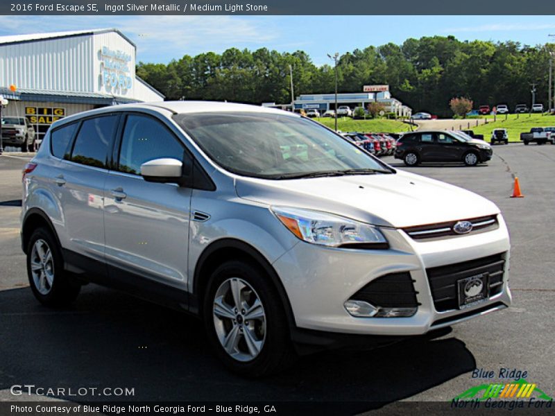 Ingot Silver Metallic / Medium Light Stone 2016 Ford Escape SE