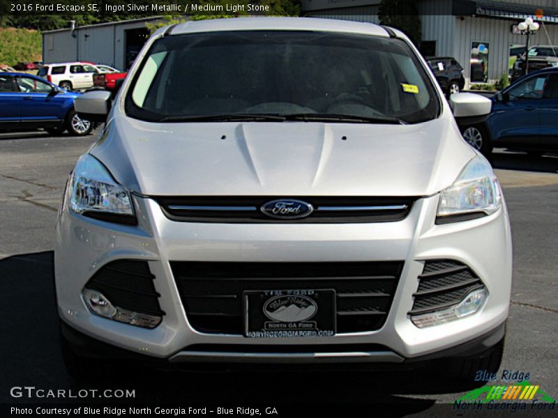 Ingot Silver Metallic / Medium Light Stone 2016 Ford Escape SE