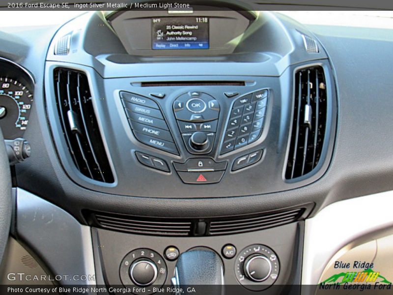 Ingot Silver Metallic / Medium Light Stone 2016 Ford Escape SE