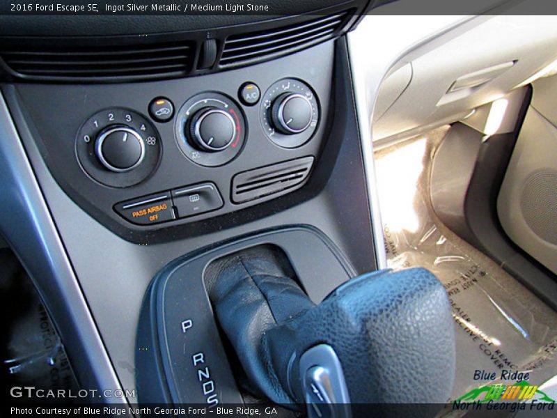 Ingot Silver Metallic / Medium Light Stone 2016 Ford Escape SE