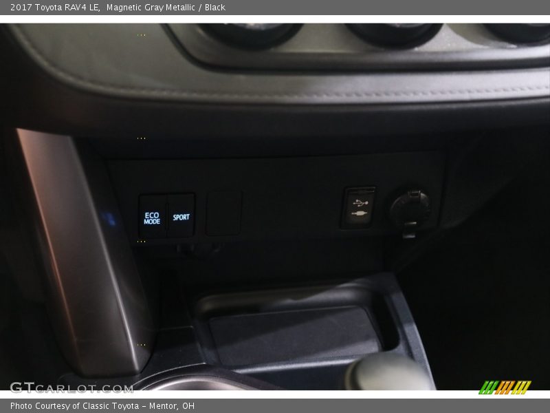 Magnetic Gray Metallic / Black 2017 Toyota RAV4 LE