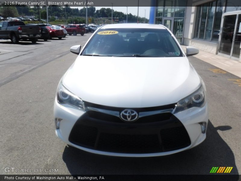 Blizzard White Pearl / Ash 2016 Toyota Camry SE