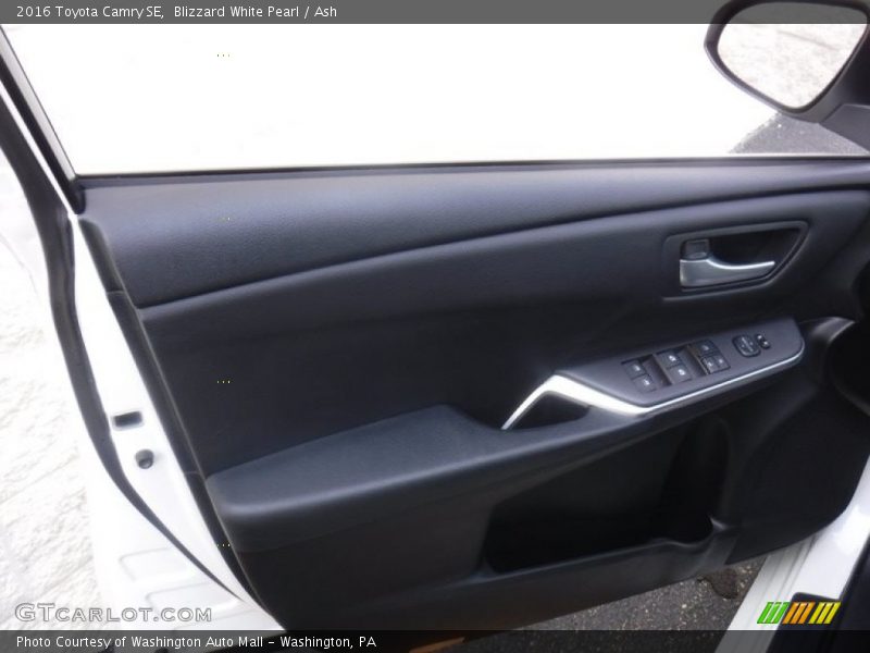 Blizzard White Pearl / Ash 2016 Toyota Camry SE