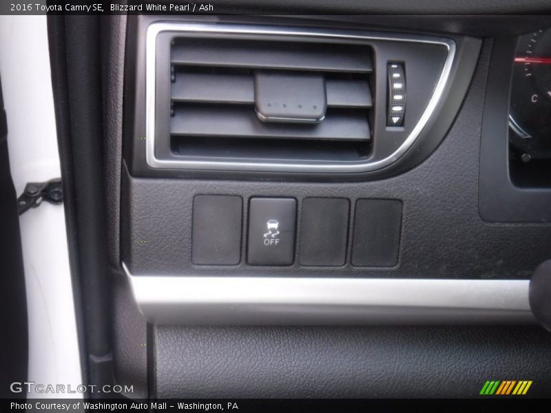 Blizzard White Pearl / Ash 2016 Toyota Camry SE