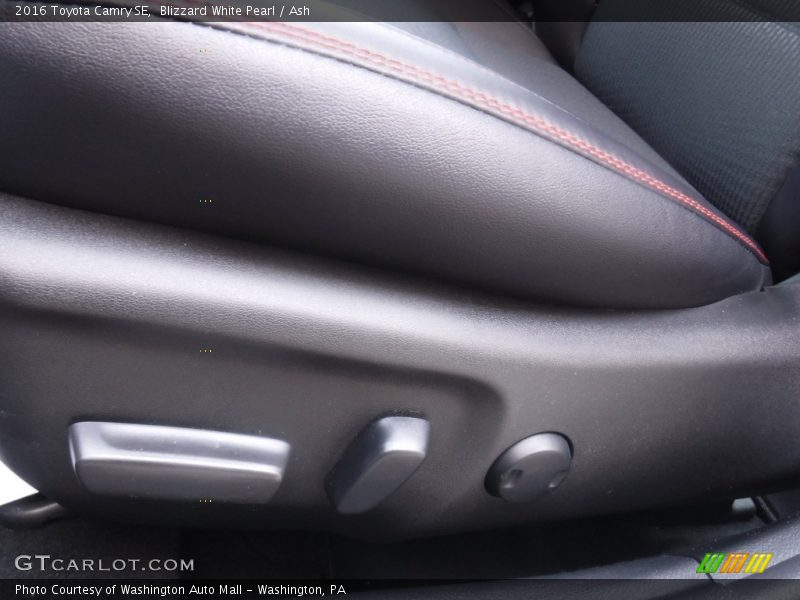 Blizzard White Pearl / Ash 2016 Toyota Camry SE