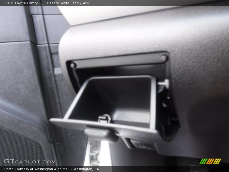 Blizzard White Pearl / Ash 2016 Toyota Camry SE