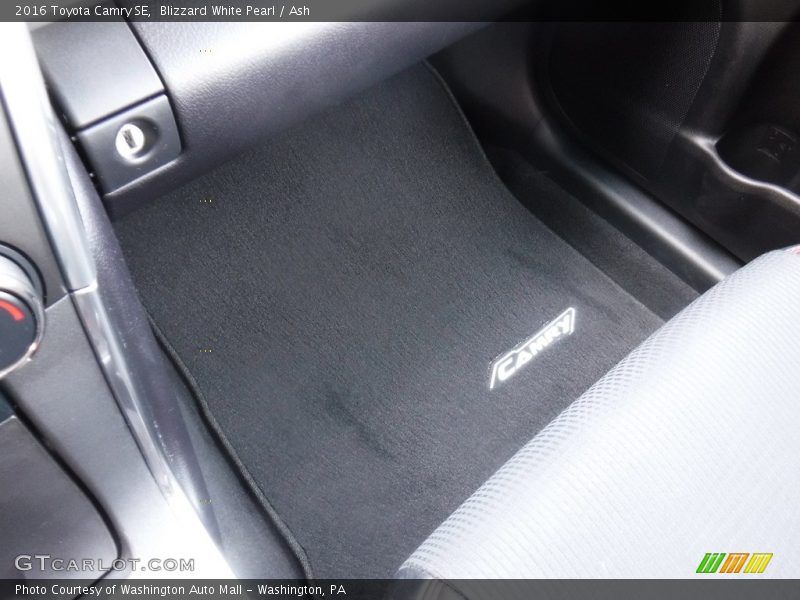Blizzard White Pearl / Ash 2016 Toyota Camry SE