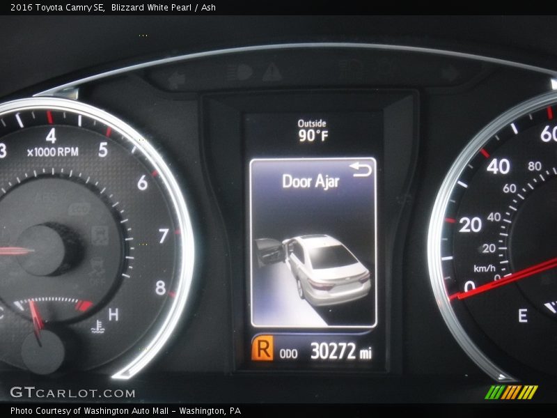 Blizzard White Pearl / Ash 2016 Toyota Camry SE