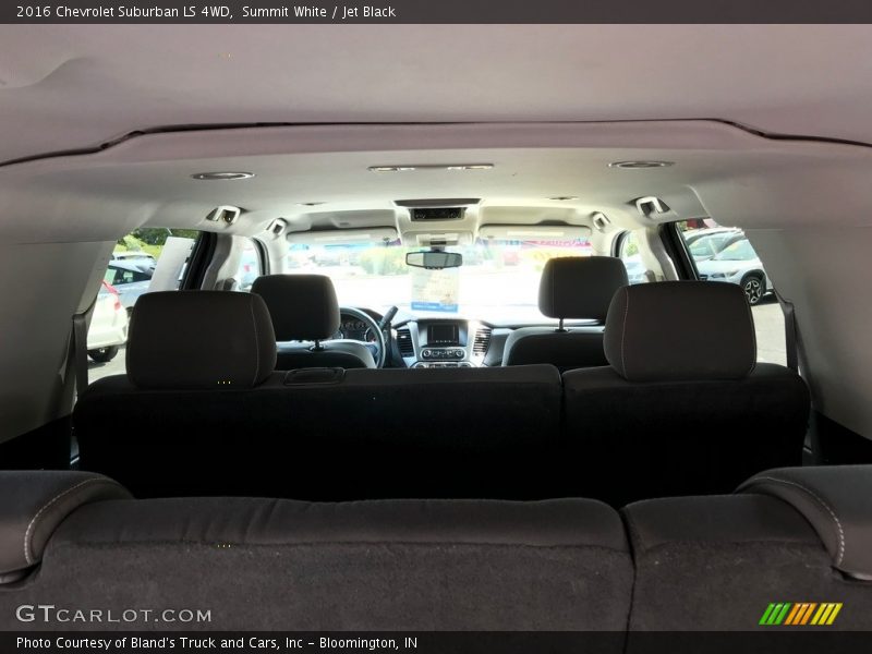 Summit White / Jet Black 2016 Chevrolet Suburban LS 4WD