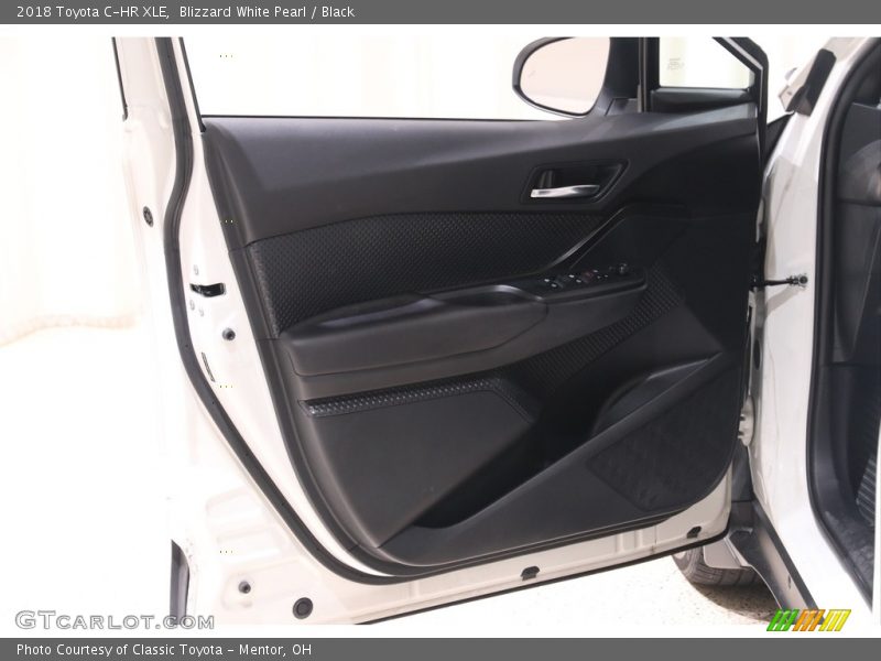 Blizzard White Pearl / Black 2018 Toyota C-HR XLE