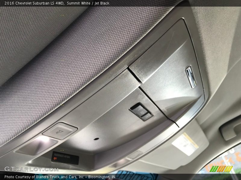 Summit White / Jet Black 2016 Chevrolet Suburban LS 4WD