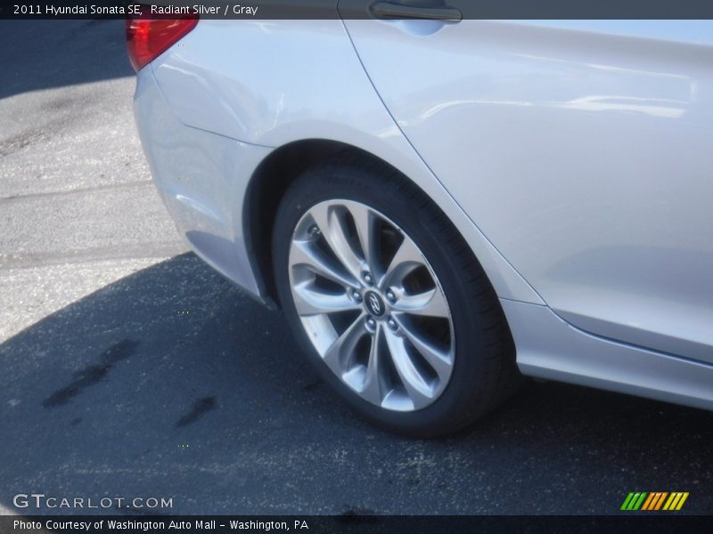 Radiant Silver / Gray 2011 Hyundai Sonata SE