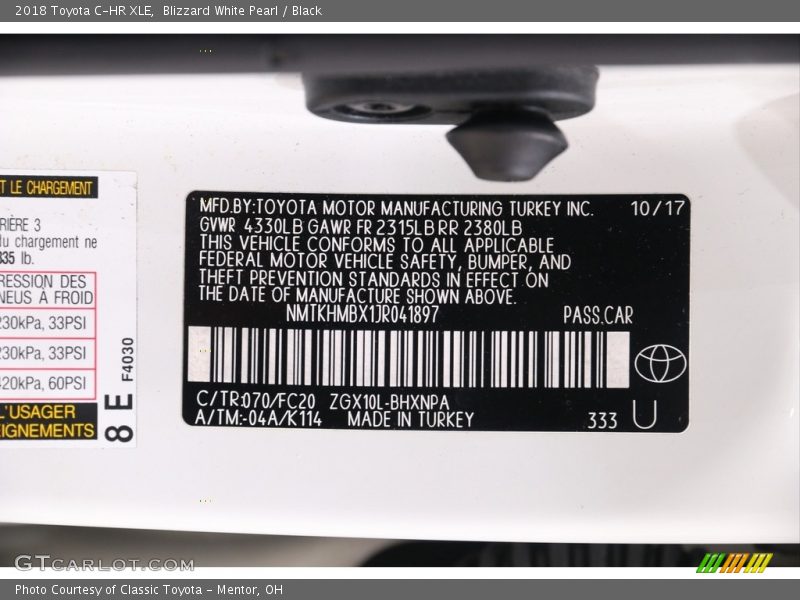 Blizzard White Pearl / Black 2018 Toyota C-HR XLE