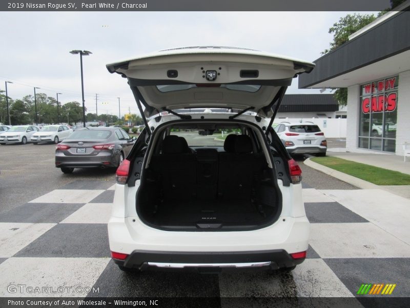 Pearl White / Charcoal 2019 Nissan Rogue SV