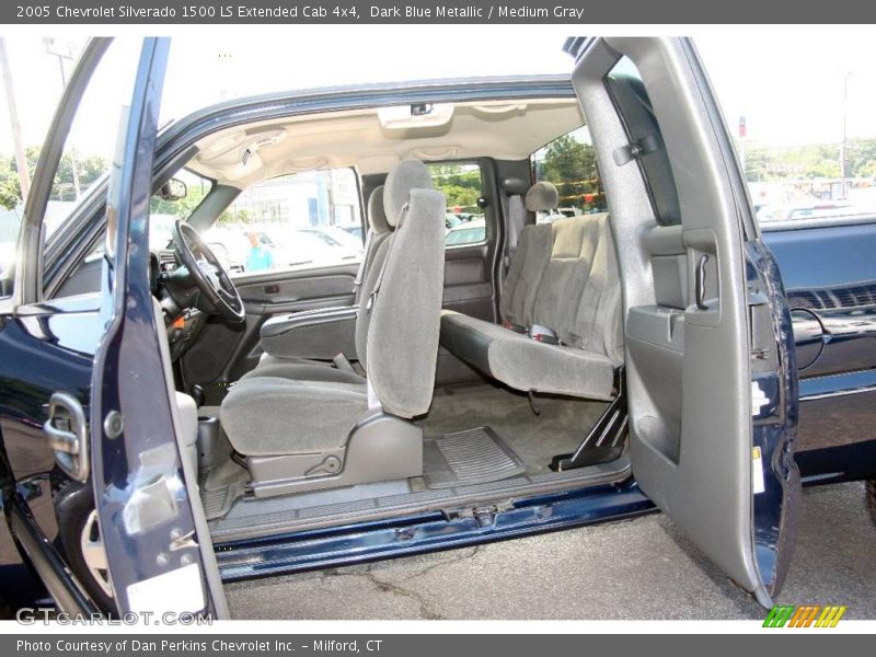 Dark Blue Metallic / Medium Gray 2005 Chevrolet Silverado 1500 LS Extended Cab 4x4