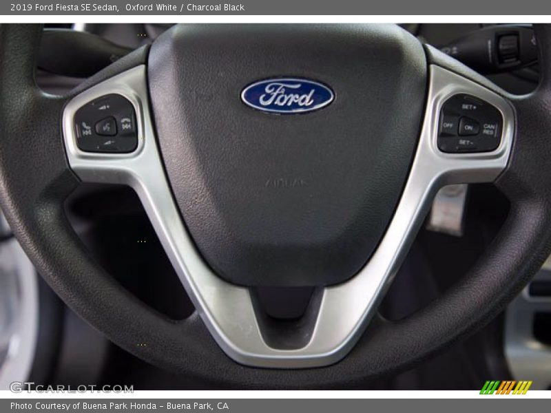 Oxford White / Charcoal Black 2019 Ford Fiesta SE Sedan