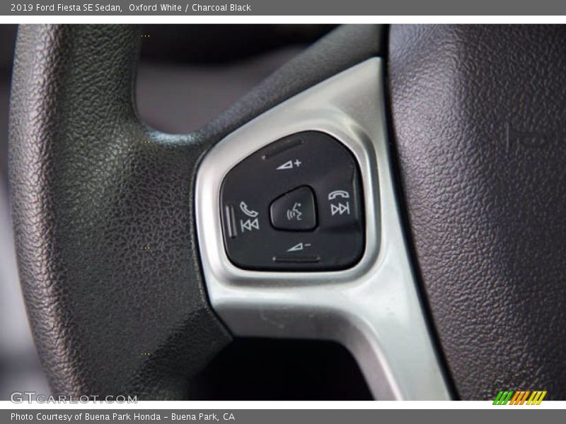 Oxford White / Charcoal Black 2019 Ford Fiesta SE Sedan