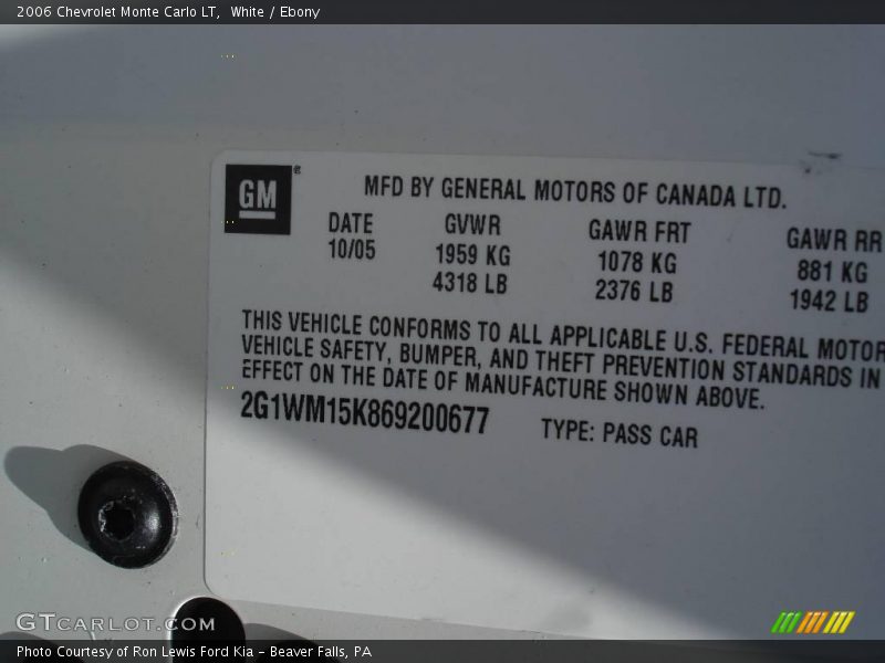 White / Ebony 2006 Chevrolet Monte Carlo LT