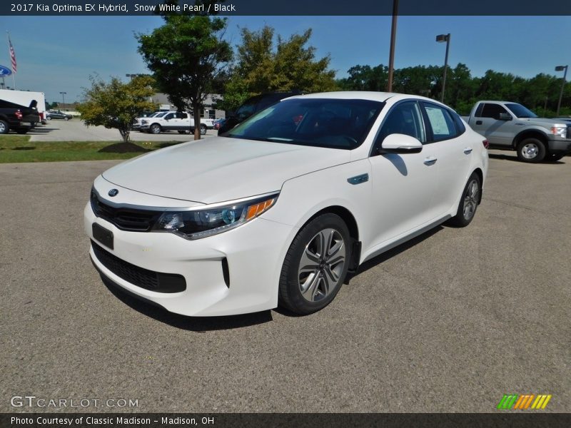 Front 3/4 View of 2017 Optima EX Hybrid