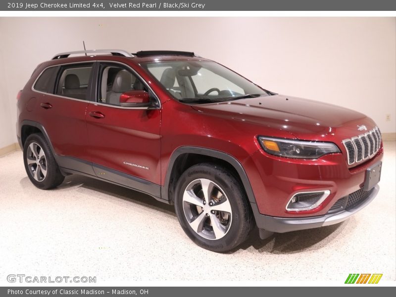 Velvet Red Pearl / Black/Ski Grey 2019 Jeep Cherokee Limited 4x4