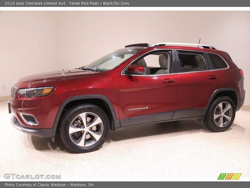 Velvet Red Pearl / Black/Ski Grey 2019 Jeep Cherokee Limited 4x4