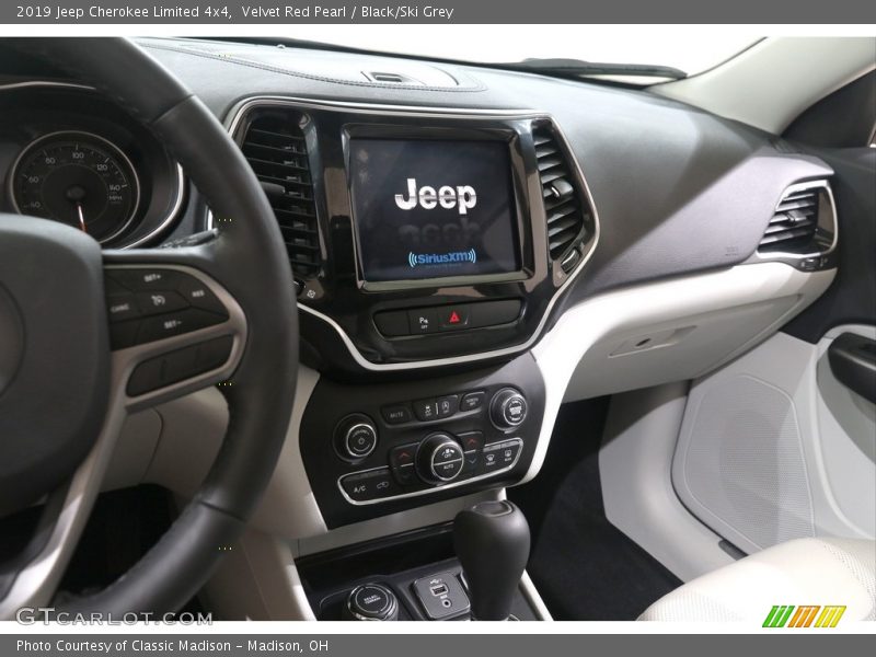 Velvet Red Pearl / Black/Ski Grey 2019 Jeep Cherokee Limited 4x4