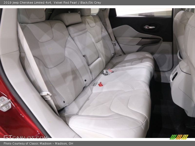 Velvet Red Pearl / Black/Ski Grey 2019 Jeep Cherokee Limited 4x4