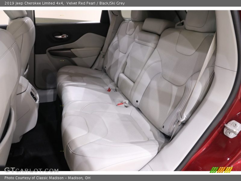 Velvet Red Pearl / Black/Ski Grey 2019 Jeep Cherokee Limited 4x4