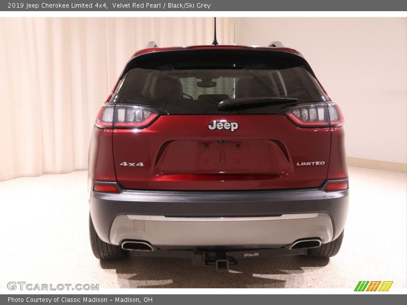 Velvet Red Pearl / Black/Ski Grey 2019 Jeep Cherokee Limited 4x4