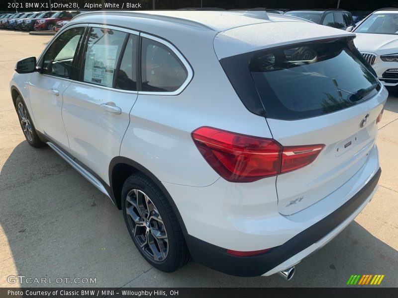 Alpine White / Black 2021 BMW X1 sDrive28i