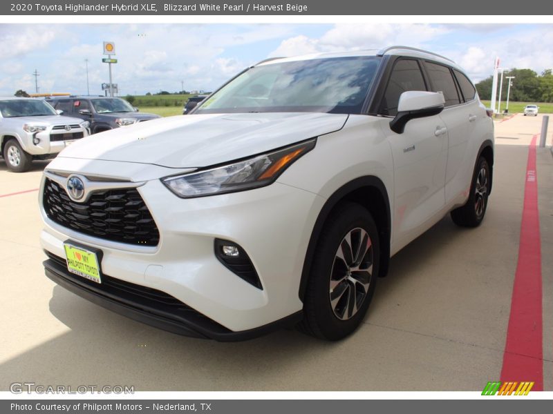 Blizzard White Pearl / Harvest Beige 2020 Toyota Highlander Hybrid XLE