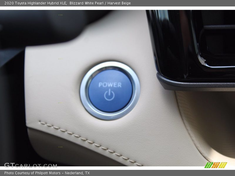 Blizzard White Pearl / Harvest Beige 2020 Toyota Highlander Hybrid XLE
