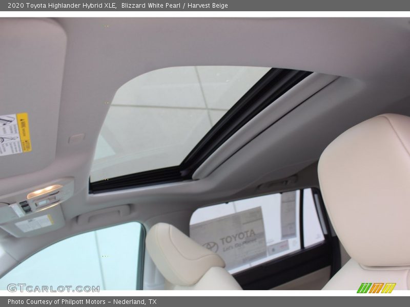 Blizzard White Pearl / Harvest Beige 2020 Toyota Highlander Hybrid XLE