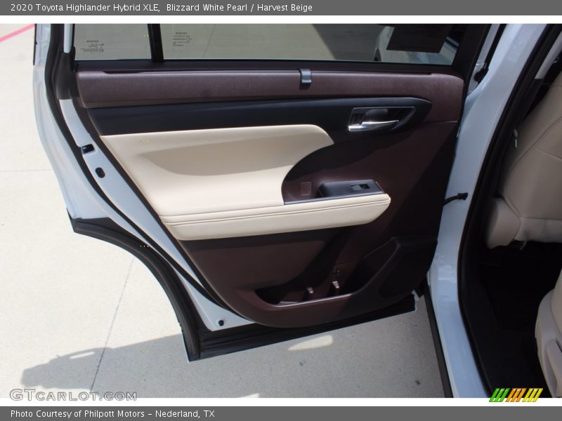 Blizzard White Pearl / Harvest Beige 2020 Toyota Highlander Hybrid XLE